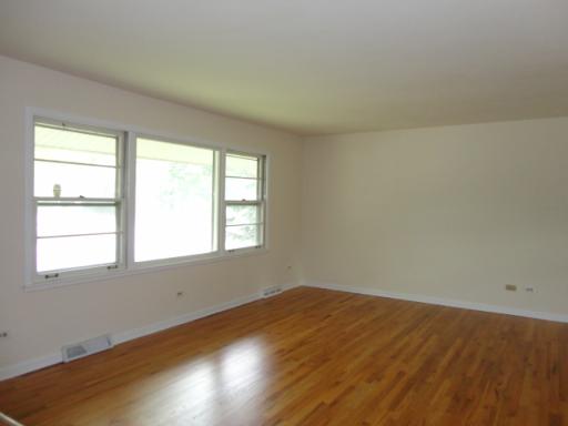 1104 Indian Dr, Elgin, IL 60120 photo 4