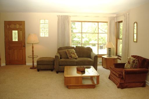 241 Good Ave, Des Plaines, IL 60016 photo 2