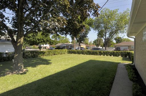 1241 Howard Ave, Des Plaines, IL 60018 photo 16
