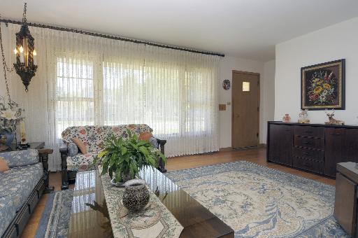 1241 Howard Ave, Des Plaines, IL 60018 photo 2