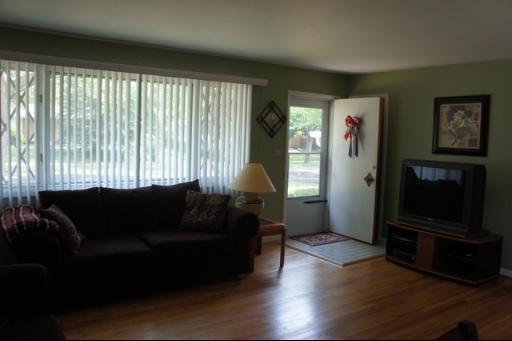 609 Elderberry Ln, Mount Prospect, IL 60056 photo 2