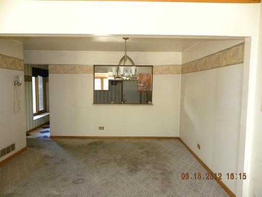 2033 Monday Dr, Elgin, IL 60123 photo 3