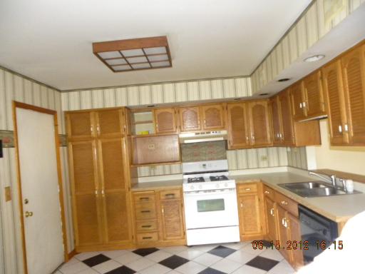 2033 Monday Dr, Elgin, IL 60123 photo 4