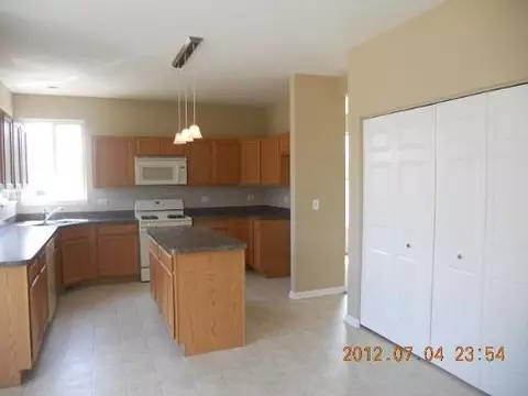 1084 White Pine Trl, Pingree Grove, IL 60140 photo 5