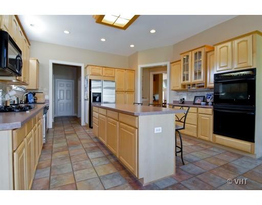 2276 Red Maple Ln, Aurora, IL 60502 photo 3
