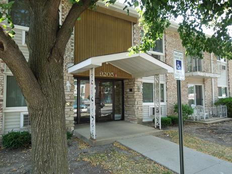 9205 Bumble Bee Dr #2D, Des Plaines, IL 60016 photo 1