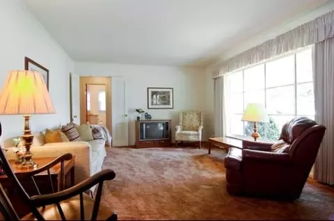 1209 Wayne Dr, Des Plaines, IL 60018 photo 3