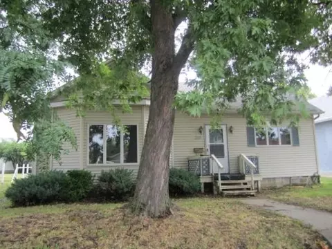 2227 4th St, Peru, IL 61354 photo 1