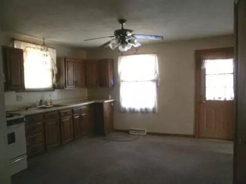 719 Tenth St, Peru, IL 61354 photo 5