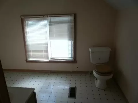 719 Tenth St, Peru, IL 61354 photo 10