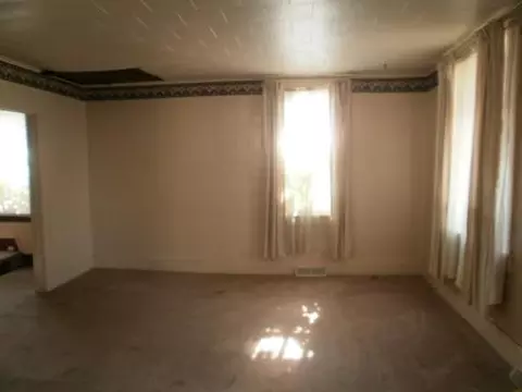 719 Tenth St, Peru, IL 61354 photo 3