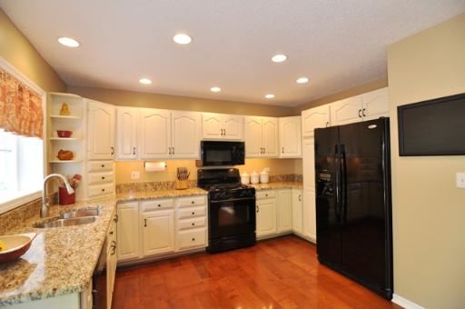 1128 Independence Dr, Bartlett, IL 60103 photo 3
