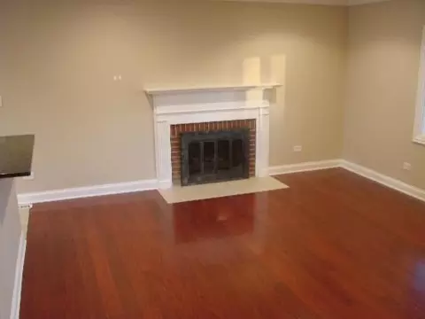 1052 Kenilworth Dr, Wheeling, IL 60090 photo 2