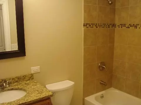 1052 Kenilworth Dr, Wheeling, IL 60090 photo 10