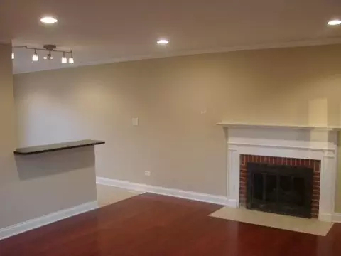 1052 Kenilworth Dr, Wheeling, IL 60090 photo 3