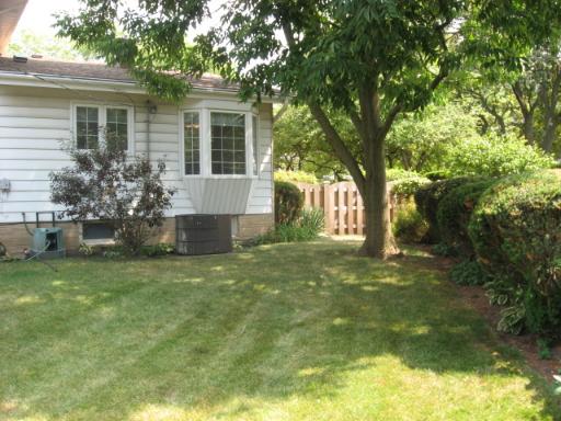 1120 E Juniper Ln, Mount Prospect, IL 60056 photo 9
