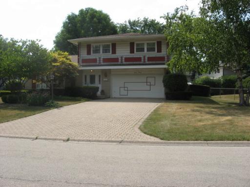 1120 E Juniper Ln, Mount Prospect, IL 60056 photo 2