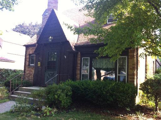 571 Morgan St, Elgin, IL 60123 photo 2