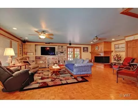 1542 Maple St, Des Plaines, IL 60018 photo 5