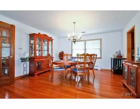 1542 Maple St, Des Plaines, IL 60018 photo 4