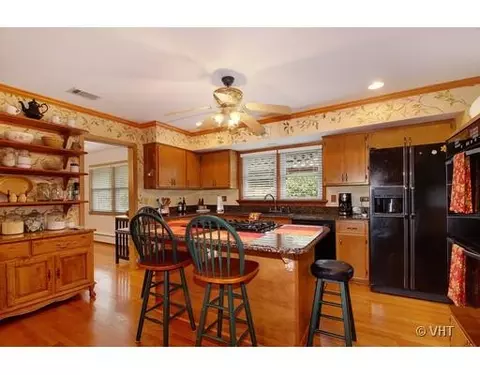 1542 Maple St, Des Plaines, IL 60018 photo 3