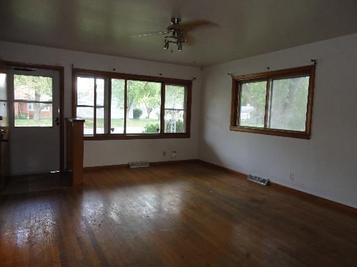 1056 High St, Aurora, IL 60505 photo 2