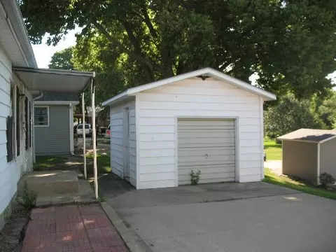 132 E Scott St, Seneca, IL 61360 photo 3