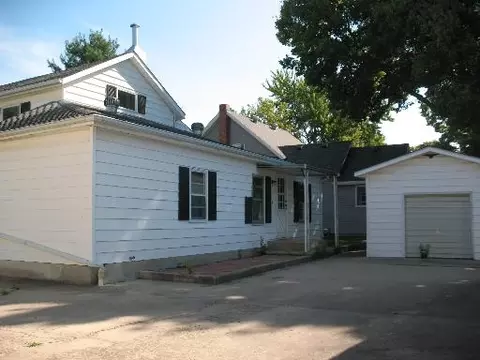 132 E Scott St, Seneca, IL 61360 photo 5