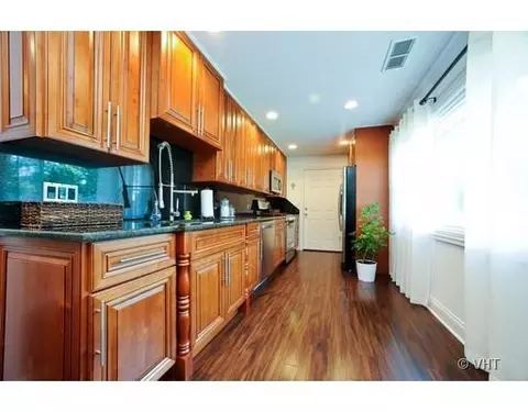 716 S Dennis Rd, Wheeling, IL 60090 photo 2