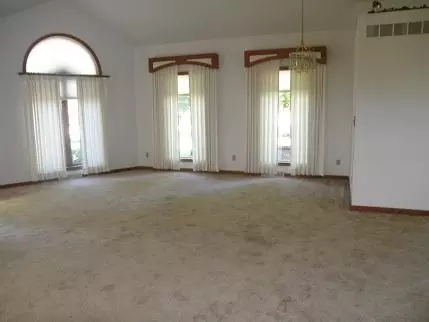 702 Carolyn St, Mendota, IL 61342 photo 8