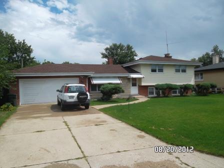 9303 Clancy Dr, Des Plaines, IL 60016 photo 1