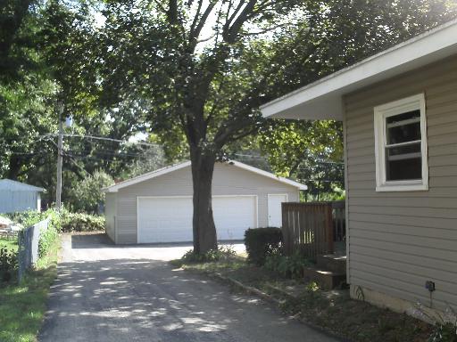 4906 Paulsen St, Mchenry, IL 60051 photo 2