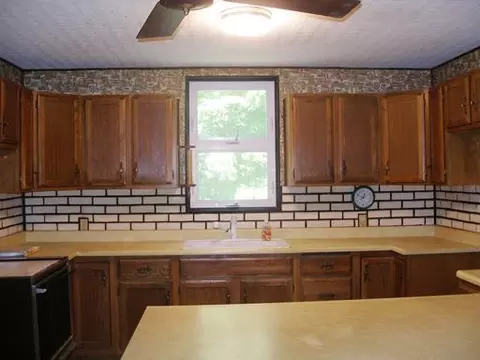 512 E Walnut St, Oglesby, IL 61348 photo 8