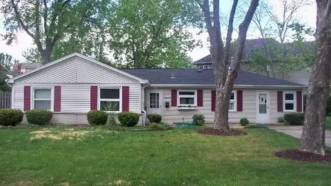 2002 Paddock Ln, Wheaton, IL 60187 photo 1