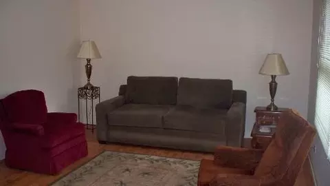 2002 Paddock Ln, Wheaton, IL 60187 photo 2