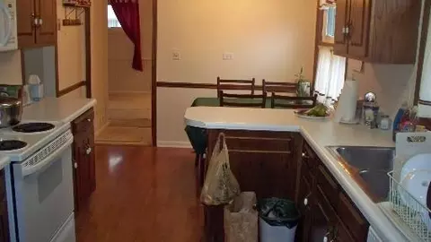 2002 Paddock Ln, Wheaton, IL 60187 photo 5