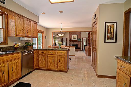 9 S645 Lorraine Dr, Willowbrook, IL 60527 photo 6