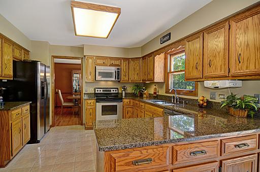 9 S645 Lorraine Dr, Willowbrook, IL 60527 photo 5
