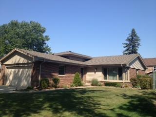 688 Madelyn Dr, Des Plaines, IL 60016 photo 1