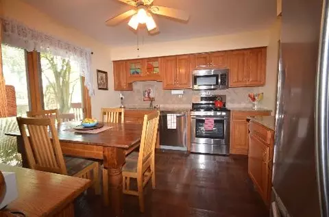 2326 Kingston Dr, Wheaton, IL 60189 photo 2