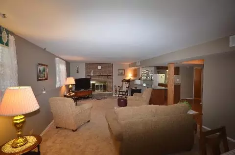 2326 Kingston Dr, Wheaton, IL 60189 photo 10