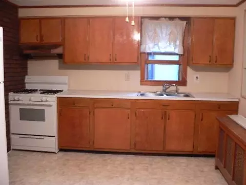 107 E First St, Spring Valley, IL 61362 photo 2