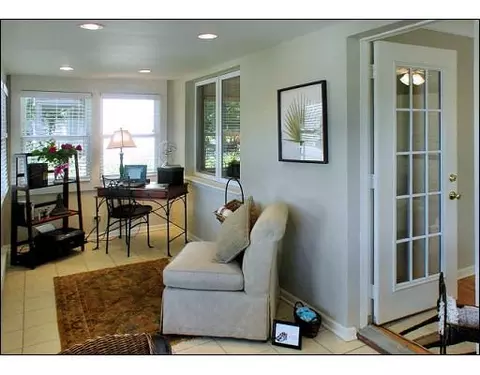 924 N Sleight St, Naperville, IL 60563 photo 2