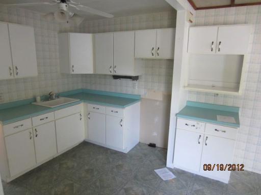 211 E 7th St, Pecatonica, IL 61063 photo 6