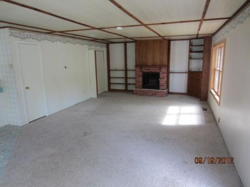 211 E 7th St, Pecatonica, IL 61063 photo 9