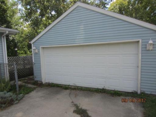 211 E 7th St, Pecatonica, IL 61063 photo 5