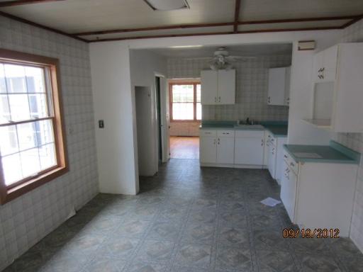 211 E 7th St, Pecatonica, IL 61063 photo 7
