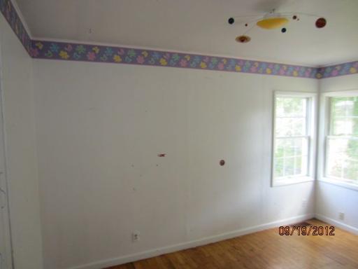 211 E 7th St, Pecatonica, IL 61063 photo 4