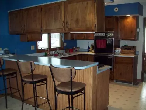105 Clark St, Walnut, IL 61376 photo 2