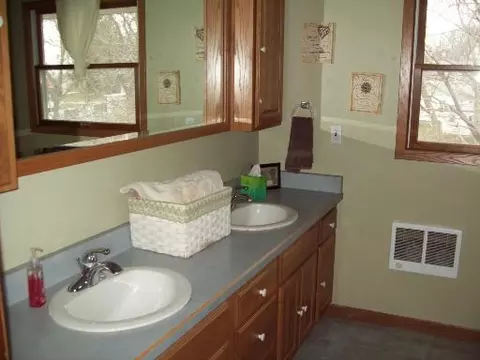 105 Clark St, Walnut, IL 61376 photo 7